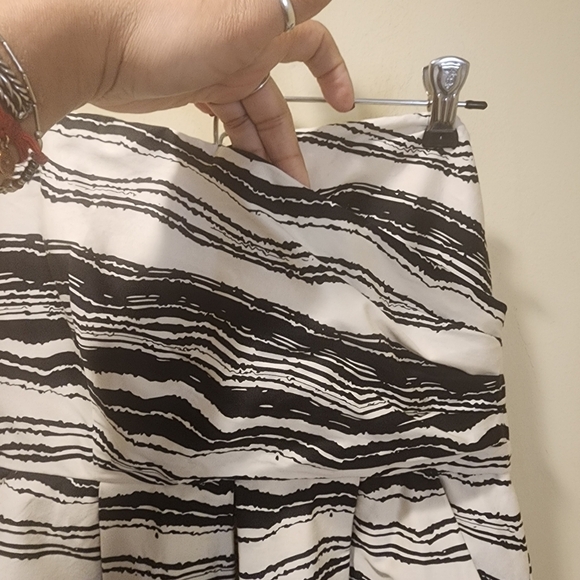 The Limited Black and Ivory Strapples Dress with Pockets size 6 - Picture 5 of 12